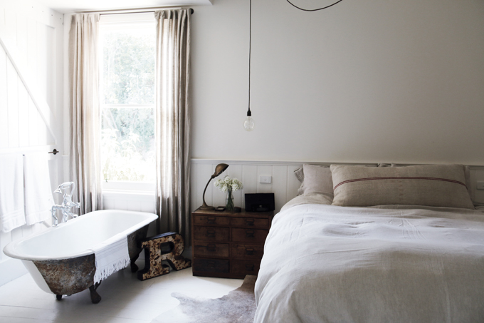 Vintage Bath - Bedroom goals