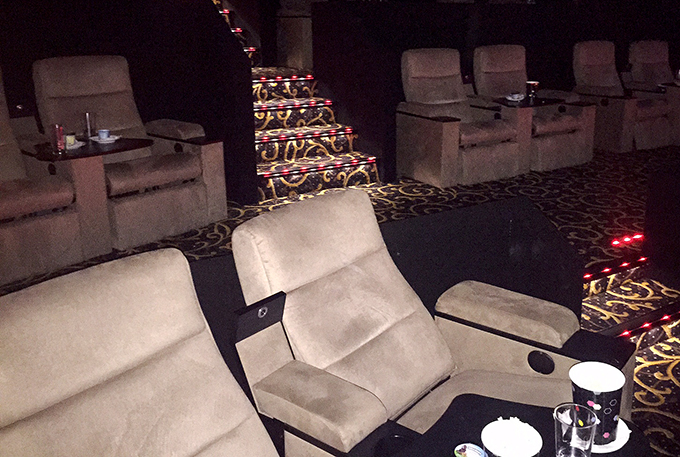 LUX CINEMA - Hoyts Victoria Gardens