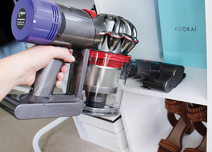 Using the Dyson V8 Absolute