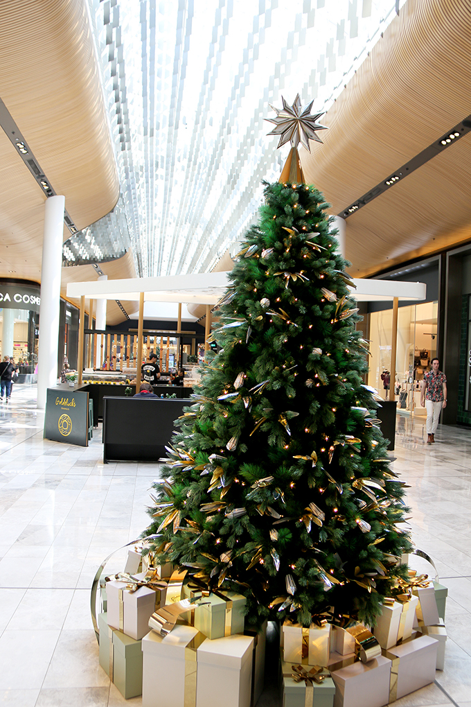 Christmas Tree at Eastland - Melbourne Shopping